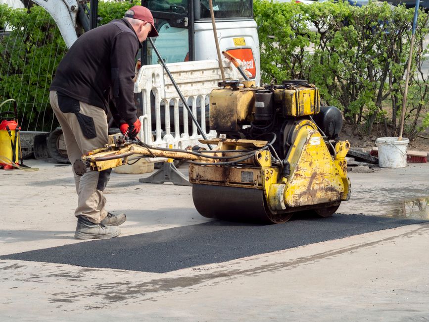 asphalt paving contractor